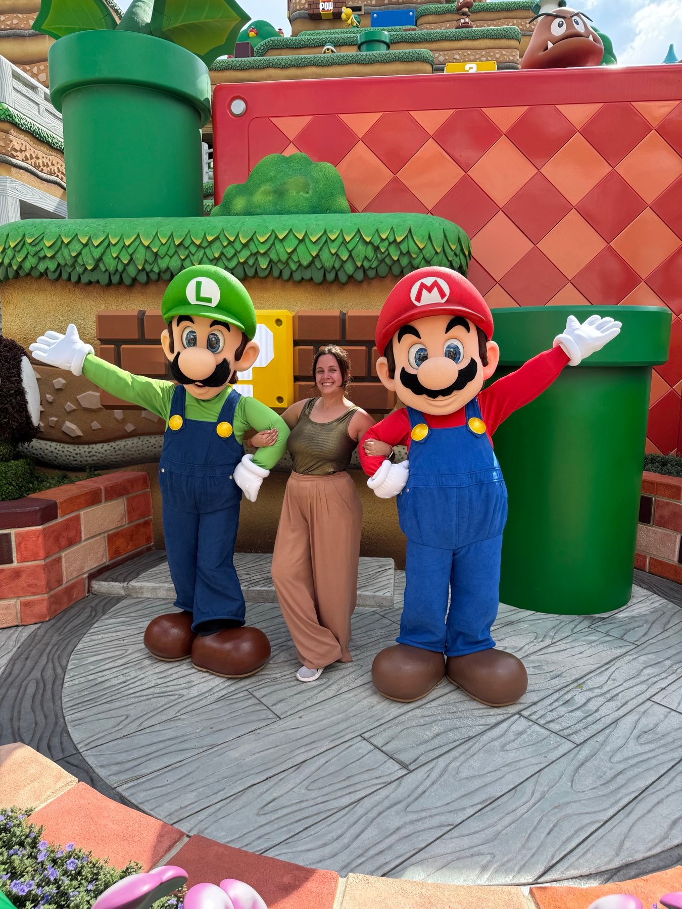 Cyntia en Super Nintendo World junto a Mario y Luigi en Universal Orlando